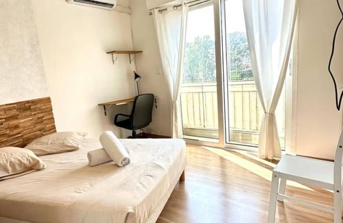 La Madeleine Apartment | Air-conditioned 4-bedroom apartment - Close to the sea and transport links