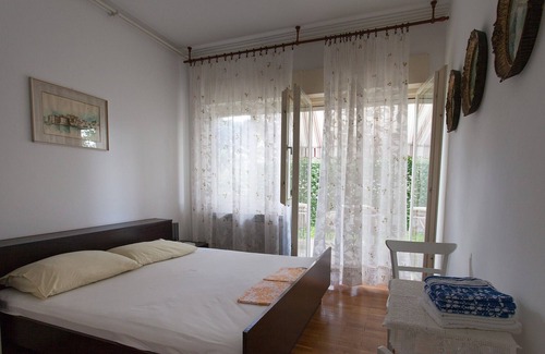 Malinska Apartment | Air-conditioned apartment in Malinska, on the island of Krk
