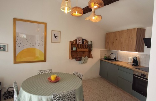 Lagnes Apartment | Air-conditioned apartment with terrace overlooking the Luberon