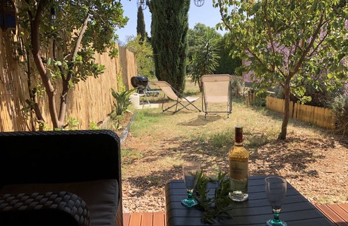 Frontignan House | Air-conditioned cabana with Mediterranean garden 9 minutes from the sea