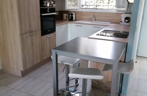 Vergeze House | Air-conditioned house in private residence. Large terrace with awning.