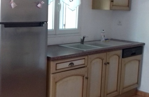 Maubec House | Air-conditioned house. View of the Luberon. New house. view to the Luberon.