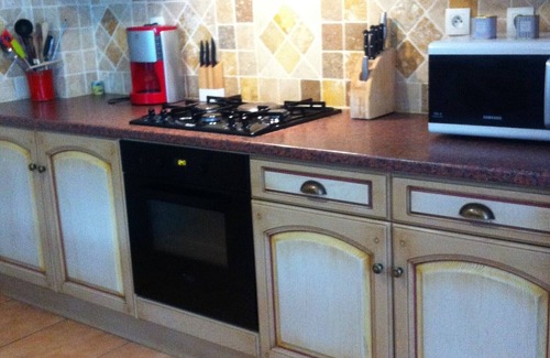 Maubec House | Air-conditioned house. View of the Luberon. New house. view to the Luberon.