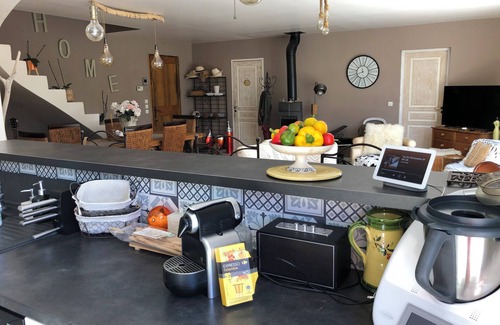 La Crau Villa | Air-conditioned house with swimming pool, 6 km from the sea in a quiet location.