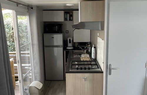 Aureilhan House | Air-conditioned Mobile Home with 3 Bedrooms – 6 People – Covered Terrace – On the Shore of Lake Aureilhan