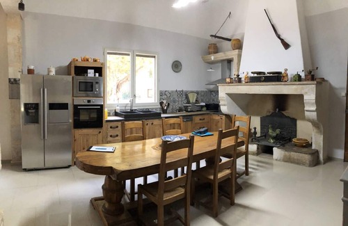 Beaucaire House | Air-conditioned Provencal farmhouse in Beaucaire, Gard, with games room and heated pool.