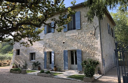 Beaucaire House | Air-conditioned Provencal farmhouse in Beaucaire, Gard, with games room and heated pool.