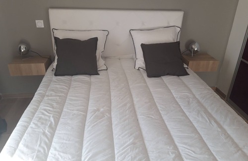 Patrimonio Bed & Breakfast | Air-conditioned room with private shower, WC and terrace