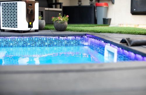 Ekurhuleni Apartment | Air-Conditioned, Self-Catering Apartment with Heated Pool Near OR Tambo International Airport