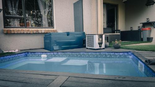 Ekurhuleni Apartment | Air-Conditioned, Self-Catering Apartment with Heated Pool Near OR Tambo International Airport