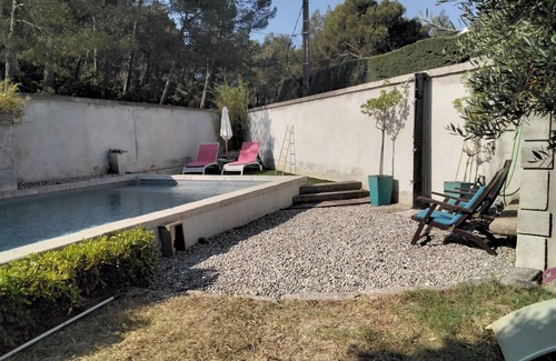 Barbentane House | Air-conditioned villa on edge of forest, 15 minutes from Avignon, heated pool.