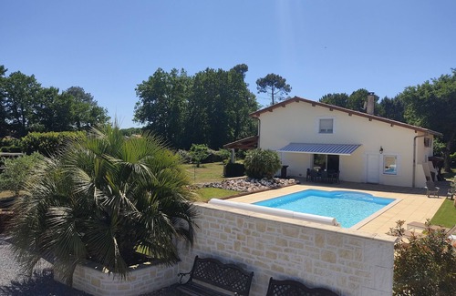 Biganos Villa | Air-conditioned villa in a quiet area on the edge of a forest, rated 4*.
