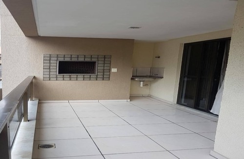 Castelo Branco Apartment | Air conditioning in 3 bedrooms, barbecue, 1 parking space, 1 block from the sea.