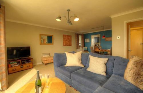 South Hayling Apartment | Air Maison - Modern 2 Bedroom wit Sea Views and Beach Access