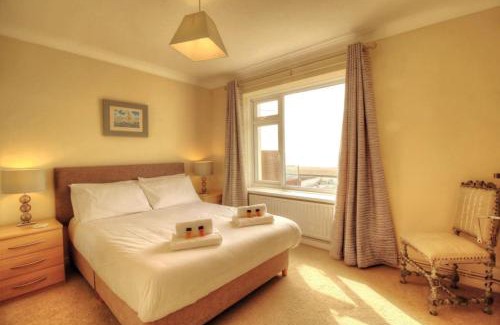 South Hayling Apartment | Air Maison - Modern 2 Bedroom wit Sea Views and Beach Access