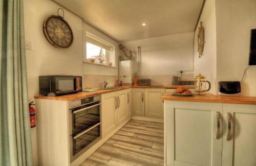 South Hayling Apartment | Air Maison - Solent View Beachfront Apartment