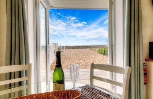 South Hayling Apartment | Air Maison - Solent View Beachfront Apartment