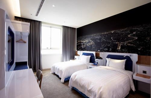 West District Hotel | Airline Inn Green Park Way