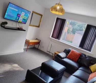 Manchester House | Airport and City Access Stylish 3BR with Garden Plus Parking