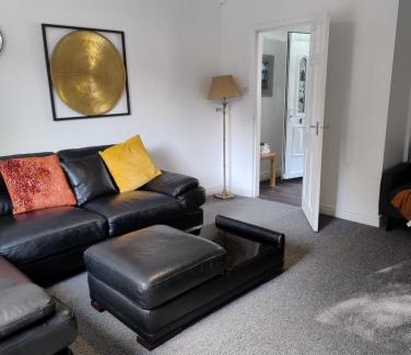 Manchester House | Airport and City Access Stylish 3BR with Garden Plus Parking