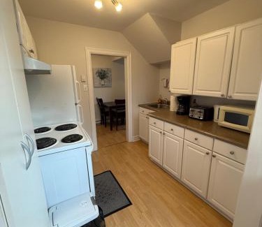 Terra Nova Apartment | Airport Manor Unit 3, 2 Bedroom Apartment
