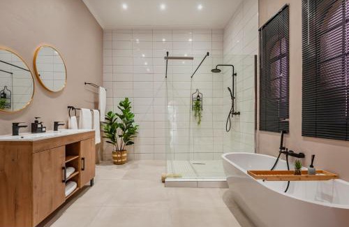 Kempton Park House | Airport Tower Lodge