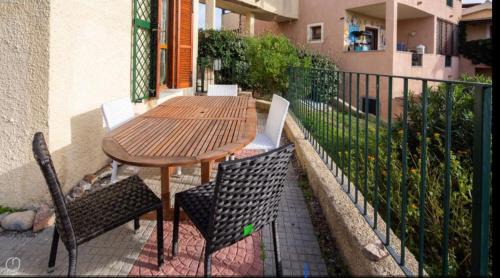 Olbia Apartment | Airport-V-Shuttle-till night check in-pool-GARDEN-AIRCOND-Wifi-parking free
