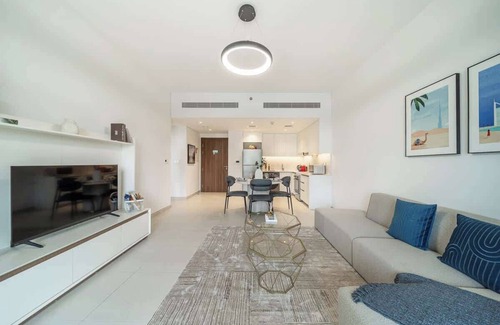 Umm Suqeim 3 Apartment | Airstay | Modern 1BR | Madinat Jumeirah