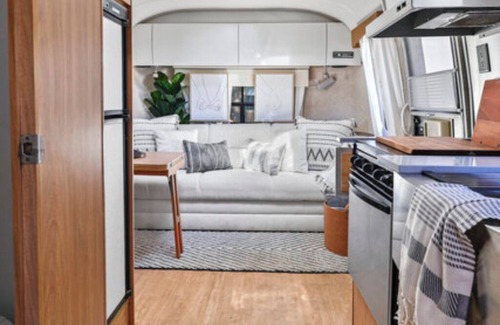 Dunsmuir Apartment | Airstream - (Cottonwood)