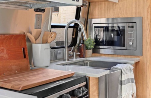 Dunsmuir Apartment | Airstream - (Cottonwood)