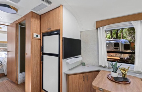 Dunsmuir Apartment | Airstream - (Cottonwood)