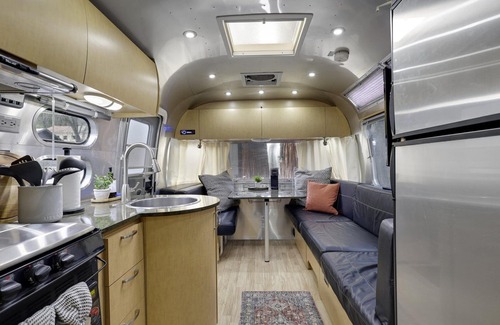 Dunsmuir Apartment | Airstream - (Magnolia)