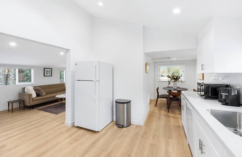 Thousand Oaks House | Airy and Serene New Home Near Mountains + Main St!