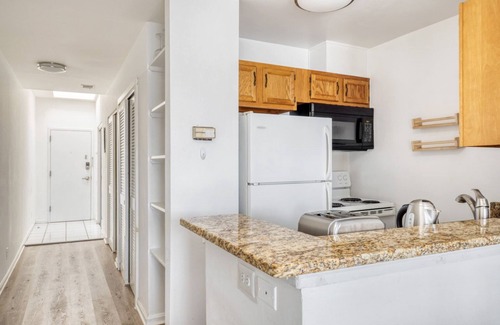 Adams Morgan Apartment | Airy Dupont Circle 2BR nr. U Street, Metro & Glen’s Mkt, by Blueground