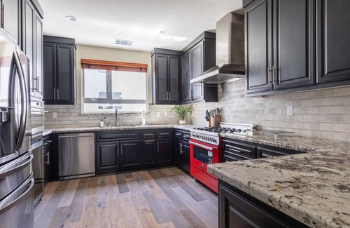 Hillsdale House | Airy San Mateo 2BR w/Parking & A/C, nr Shops & Parks, by Blueground