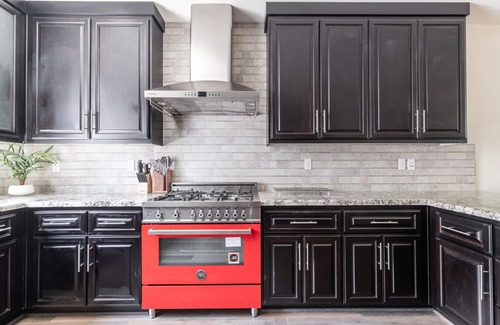 Hillsdale House | Airy San Mateo 2BR w/Parking & A/C, nr Shops & Parks, by Blueground