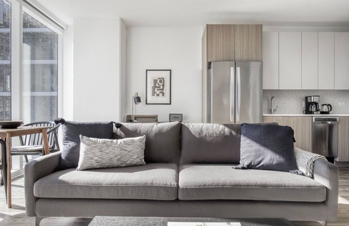 South Loop Apartment | Airy South Loop Jr 1BR w/Lounge, Pool & Gym nr Grant Park, by Blueground