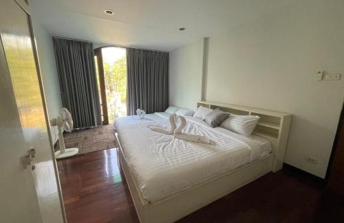 Phra Khanong Villa | Airy Ville