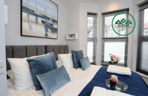 North Finchley Apartment | Aisiki Apartments at Stanhope Road, North Finchley, Airconditioned Multiple 2 or 3-Bedroom, Pet-Friendly Duplex Flats, King or Twin Beds with Free Wi-Fi