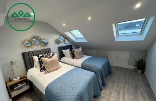 North Finchley Apartment | Aisiki Apartments at Stanhope Road, North Finchley, Airconditioned Multiple 2 or 3-Bedroom, Pet-Friendly Duplex Flats, King or Twin Beds with Free Wi-Fi