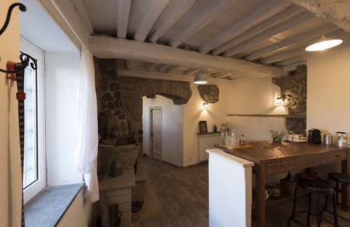 Ronciglione House | "AL BORGO DI SOPRA" is located in the medieval villages of Ronciglione.