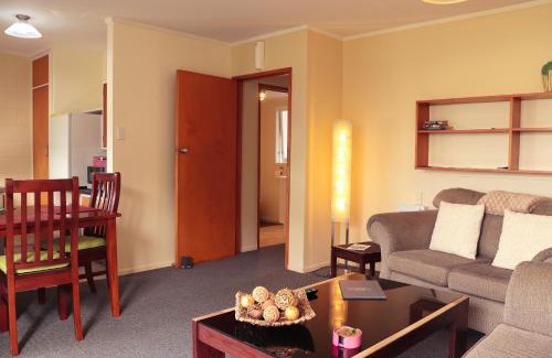 Mangonui Hotel | Al Louise Accommodation