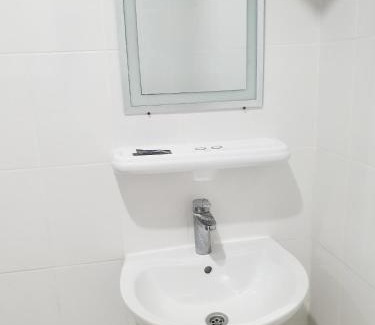 Al Ghubrah Ash Shamaliyyah Hotel | Al Reef Hotel Suits