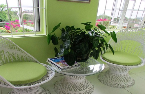 West Terrace Apartment | Alamanda Sea View Apartment - Spectacular Ocean View Retreat AC/Wi-Fi, CableTV