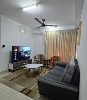 Kota Warisan Apartment | Alanis Suite KLIA1 With Neflix