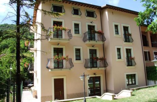 Nocera Umbra Hotel | Albergo La Casa Nel Bosco