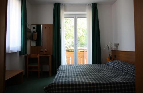 Gionghi-Cappella Hotel | Albergo Miramonti