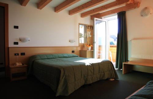 Gionghi-Cappella Hotel | Albergo Miramonti