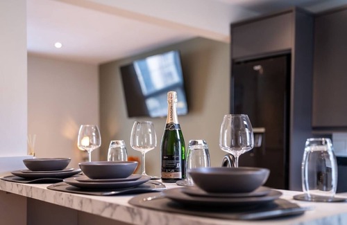 Cheltenham House | Albert House - 3 Beds, Central & Racecourse!