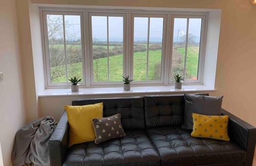 Oldbury-on-Severn Apartment | Albion Barn “Sunset View”
